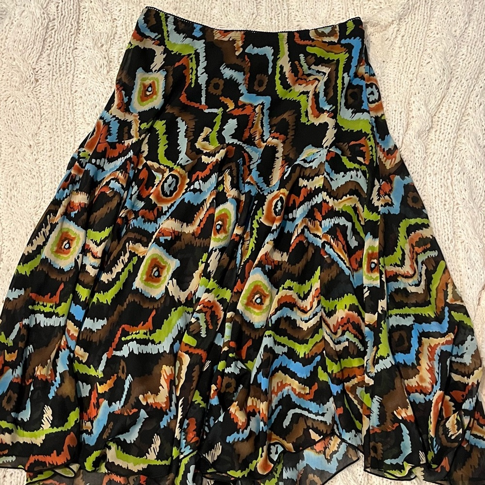 Multicolor patterned skirt